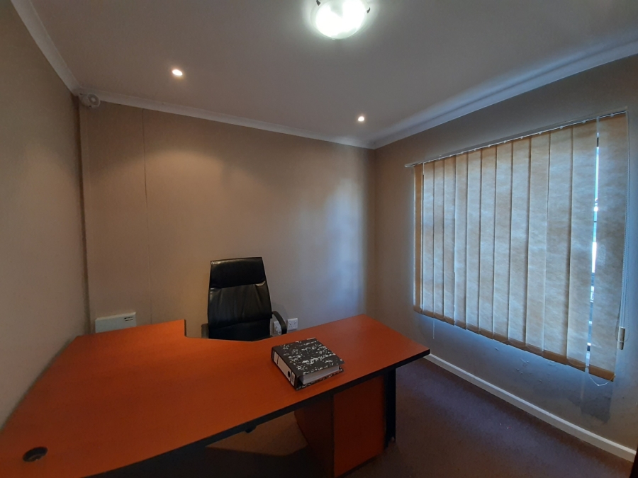 To Let commercial Property for Rent in Vincent Eastern Cape